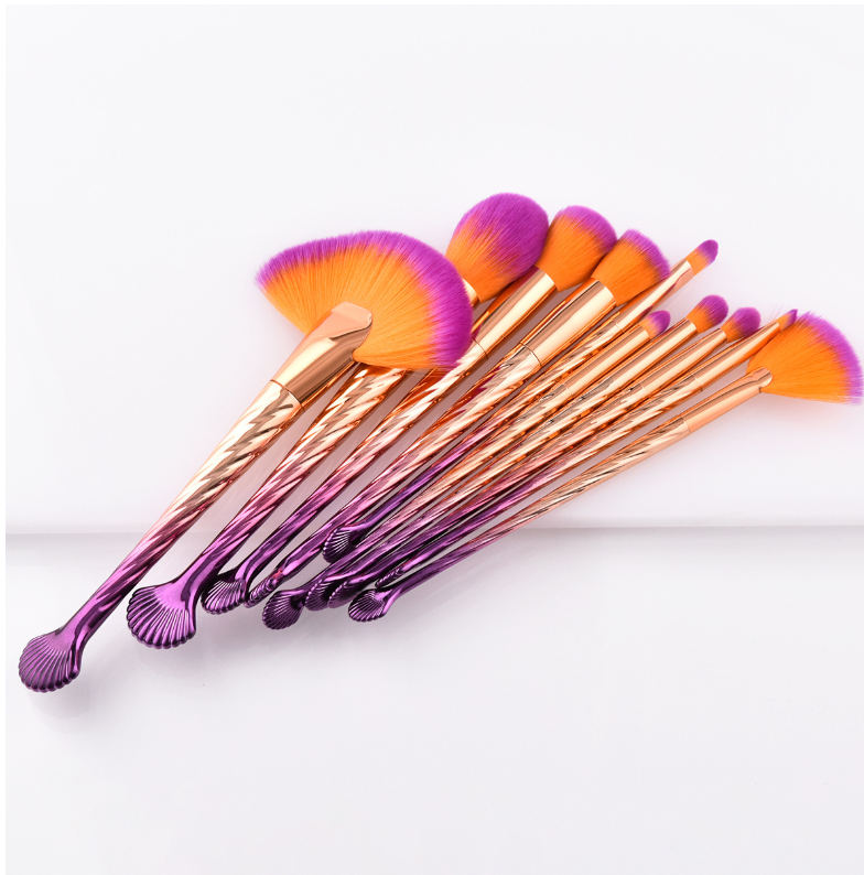 10 makeup brushes
